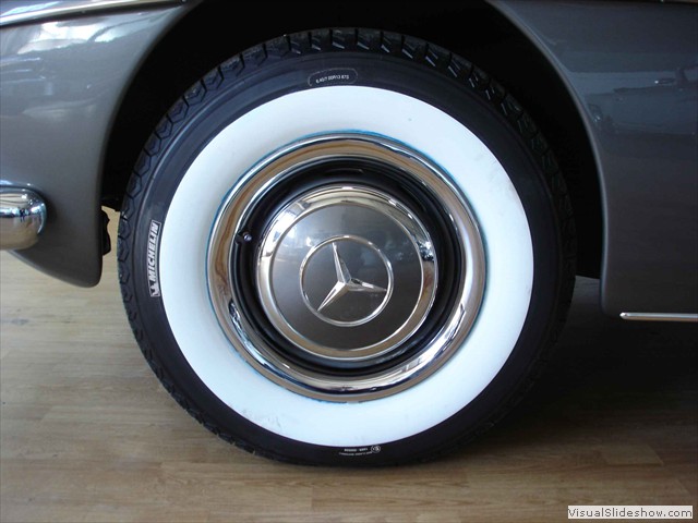 Mercedes 190 SL antrazit DSC04182