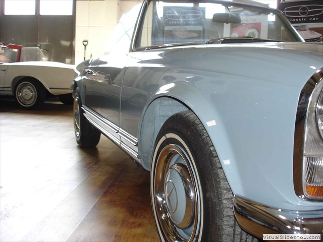 Mercedes 230 SL Pagode blau 24 DSC04070